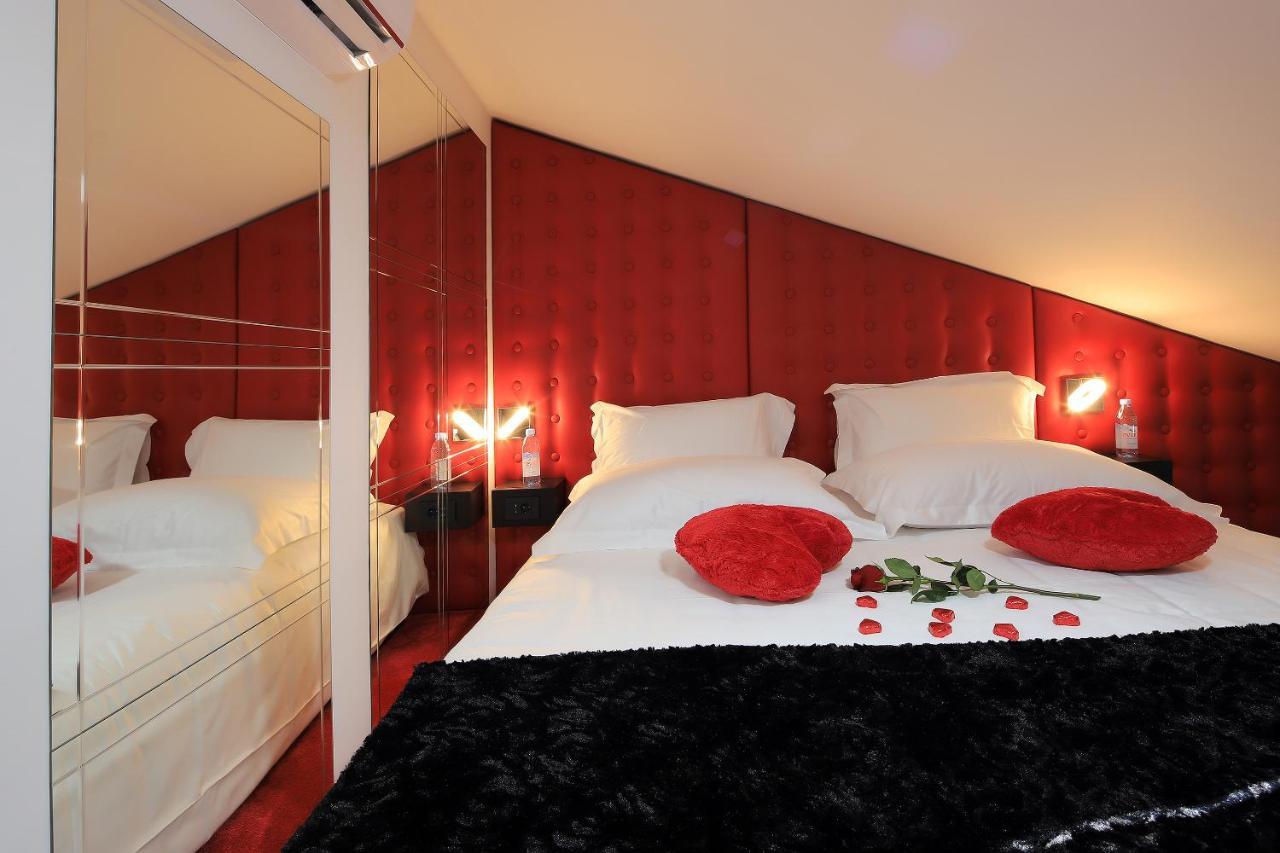 Hodinový hotel Red Love