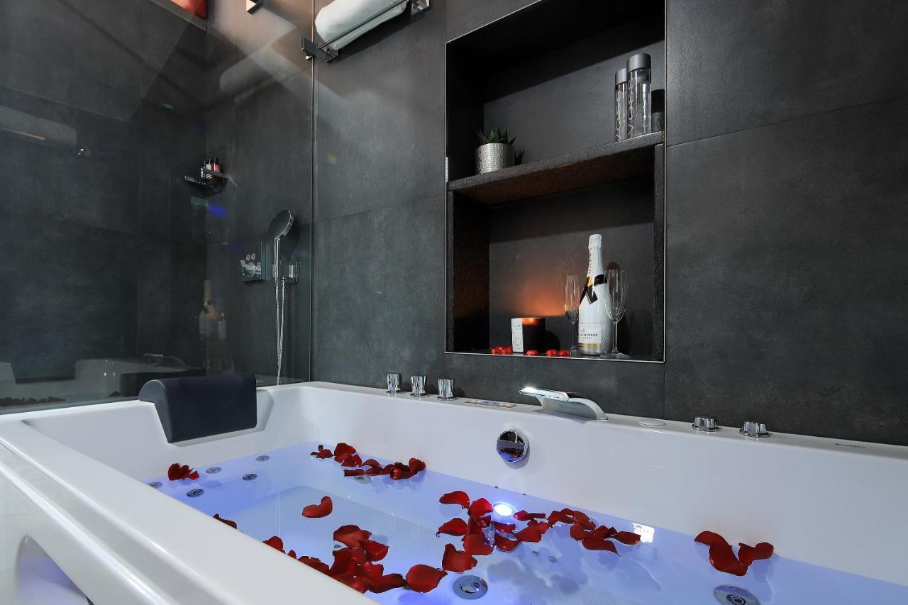 Hodinový hotel Red Love